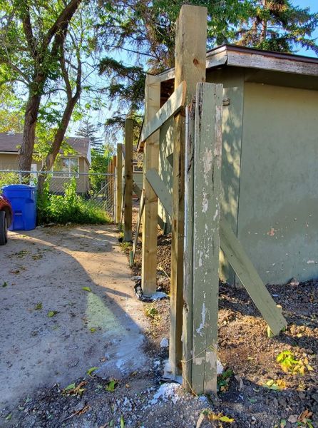 finally the building of the fence can start