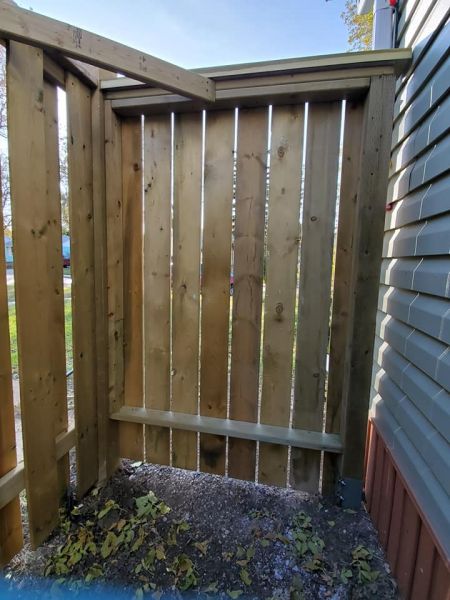 new fence, closed of in the front