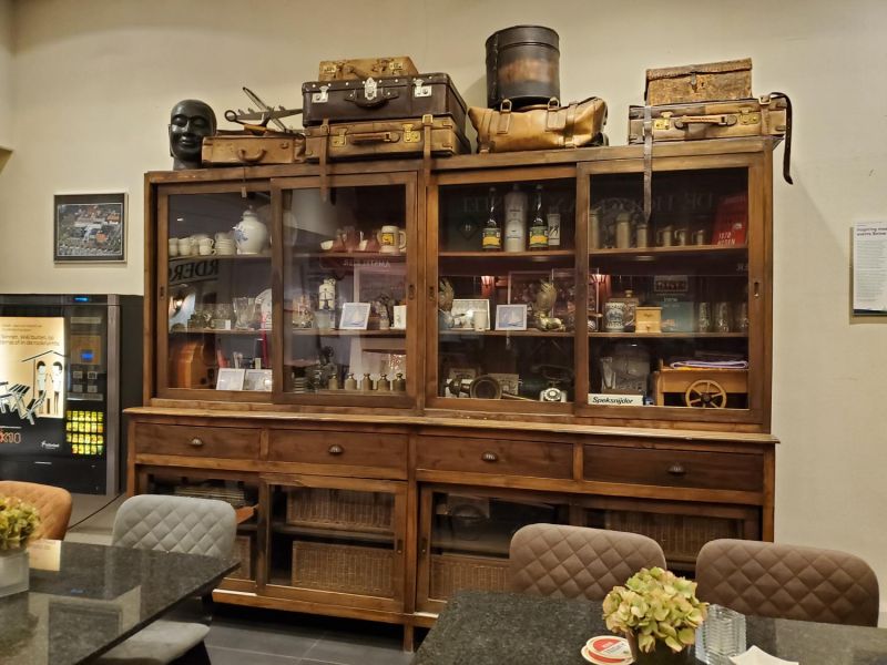 cabinet in hotel de Rustende Jager