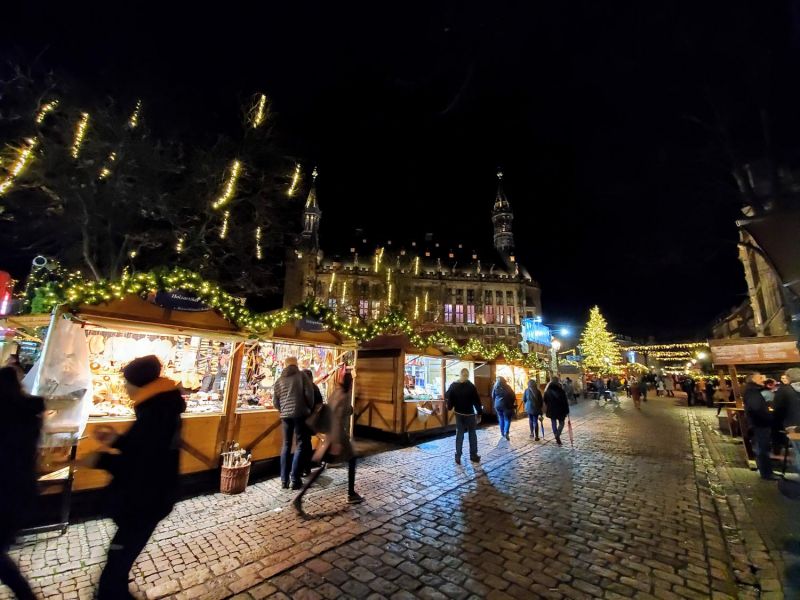 Christmas market with the city hall in Aachen