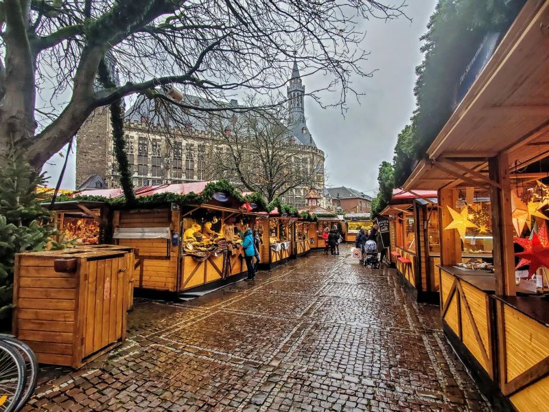 Christmas market and city hall in Aachen