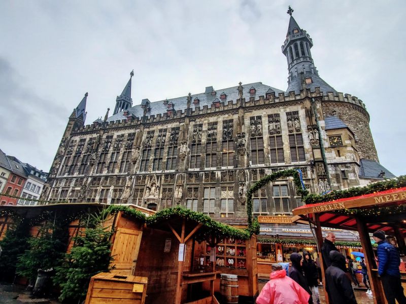 Christmas market and city hall in Aachen