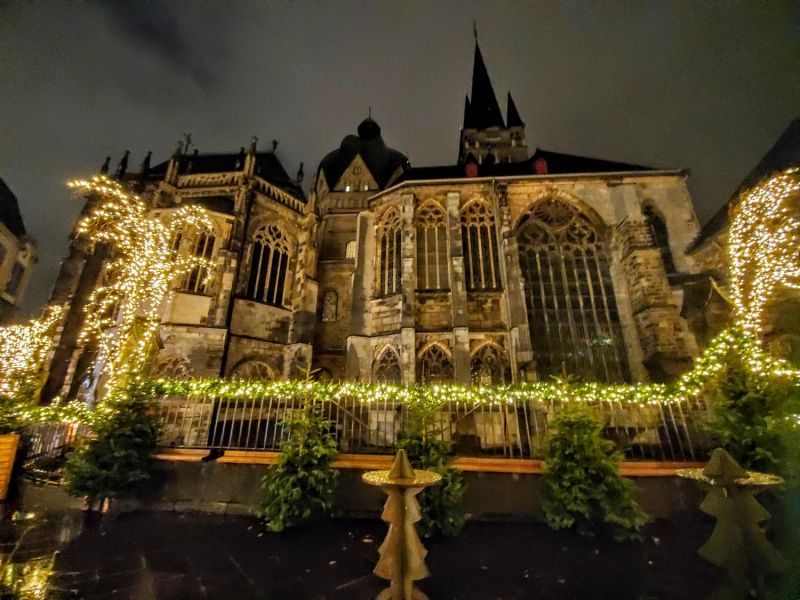 Aachen Cathedral and christmas lights