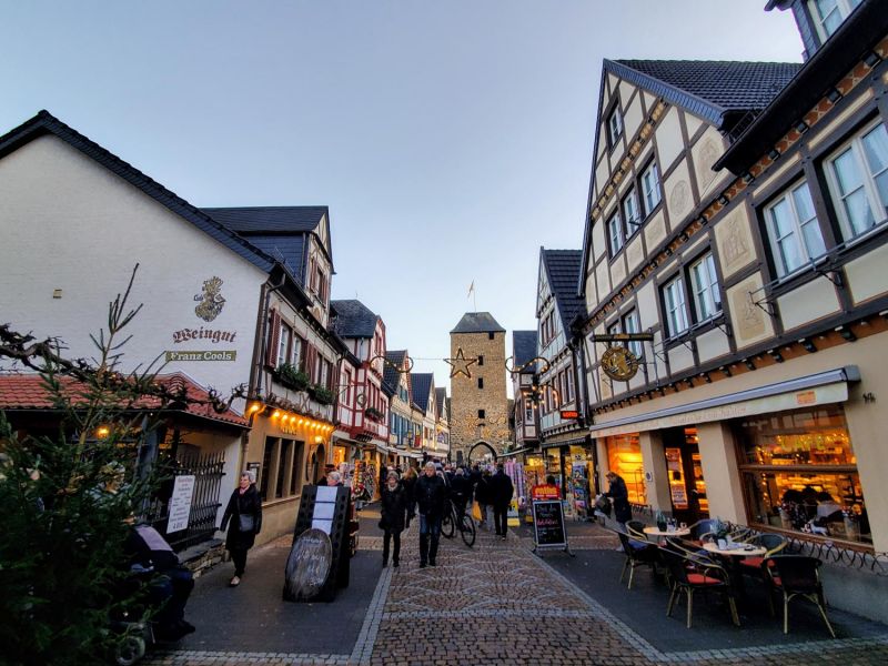 shopping street in Ahrweiler