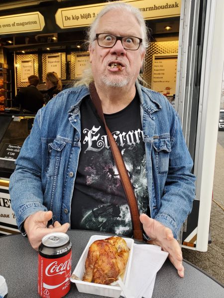 having some rotisserie chicken at Chrissie's just when the market on the Kastelenplein in Eindhoven started