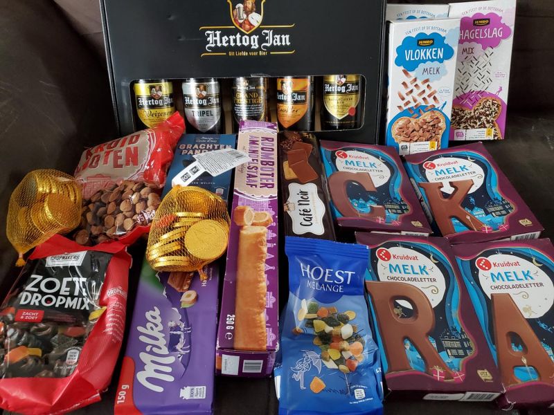 some goodies for our cat and house sitters who did a fantastic job as always :)