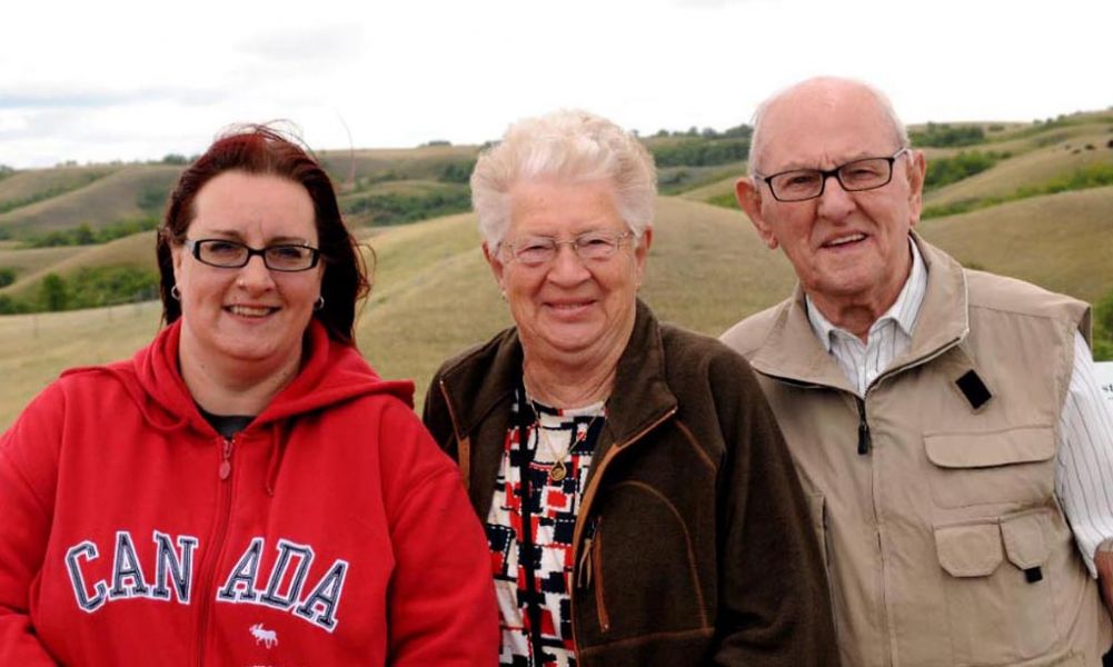 Canada 2009 vacation, Marlies, Amalia and dad at Buffalo Pound Lake