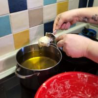 making oliebollen
