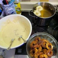 making apple beignets