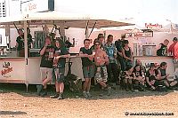 visitors having a beer © Nico Wobben